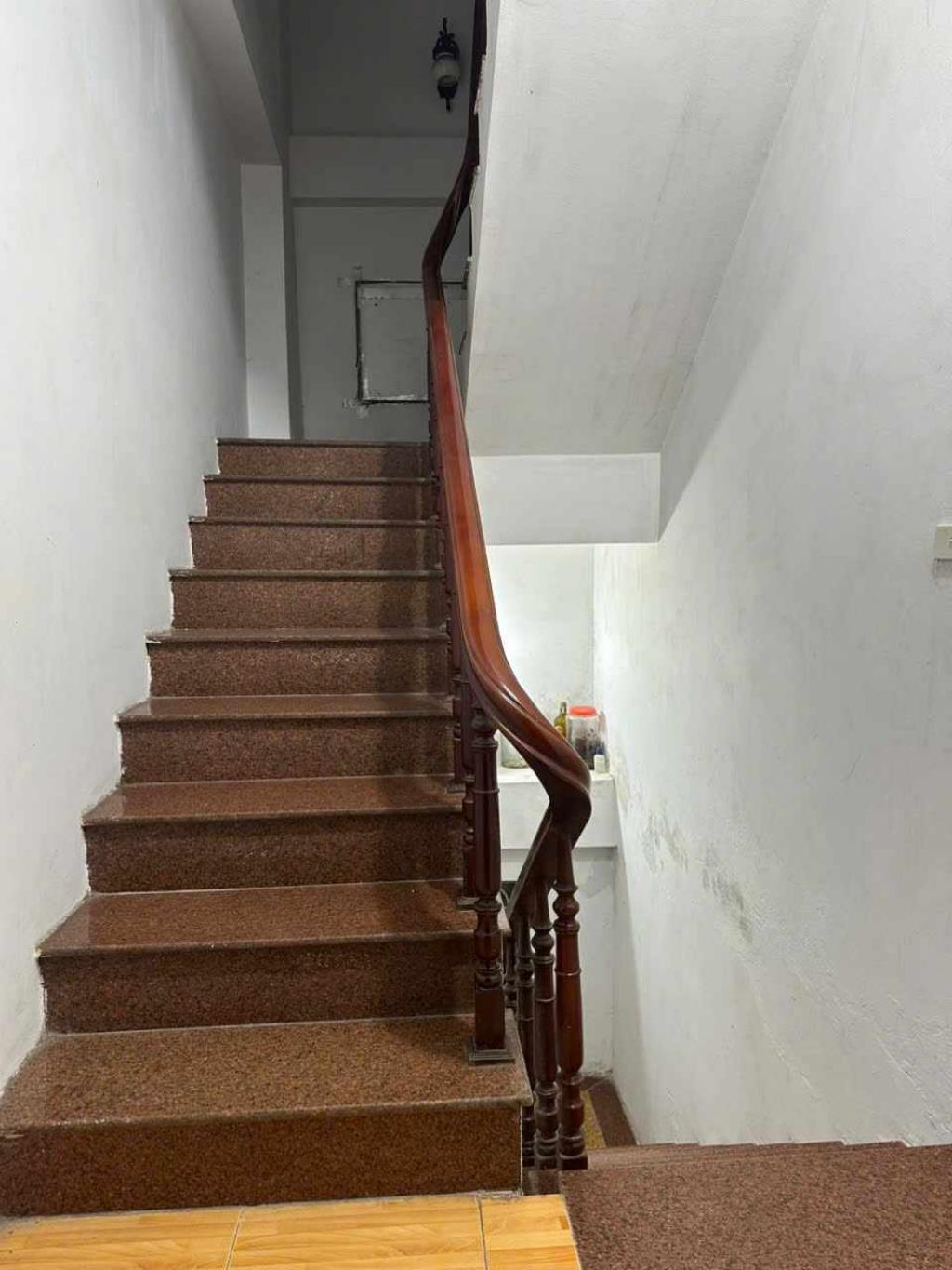 BÁN NHÀ Ô TÔ ĐỖ CỬA – VỊ TRÍ ĐẸP – TRUNG TÂM HÀ ĐÔNG